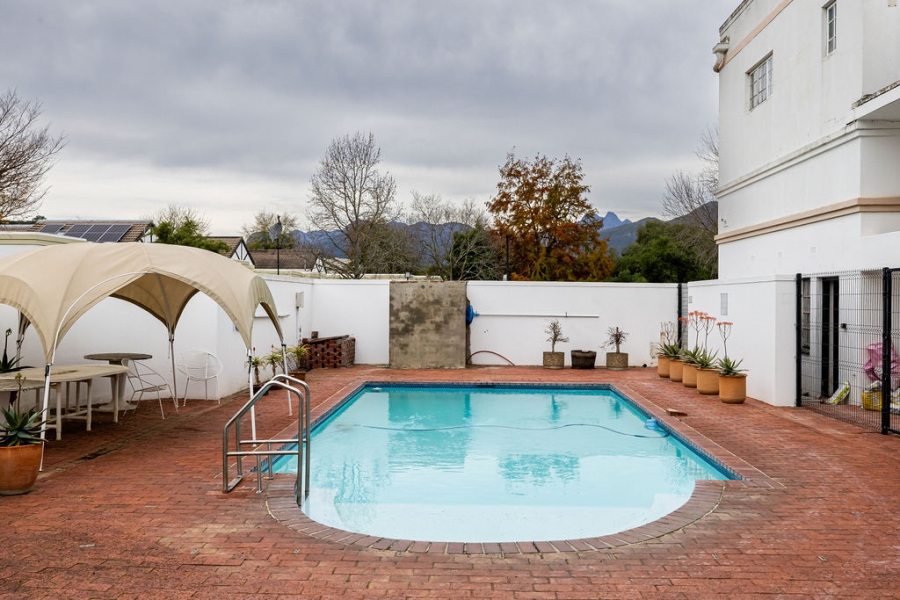 To Let 3 Bedroom Property for Rent in Onder Papegaaiberg Western Cape